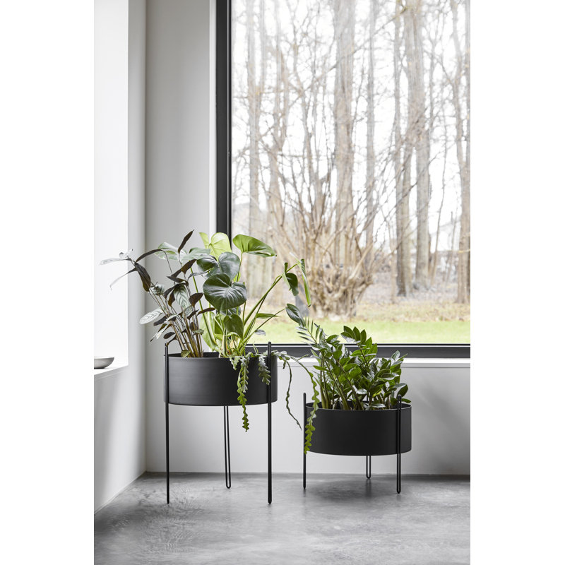 Pidestall Planter (Small), 21.70'' H x 15.70'' W x 15.70'' D, Black