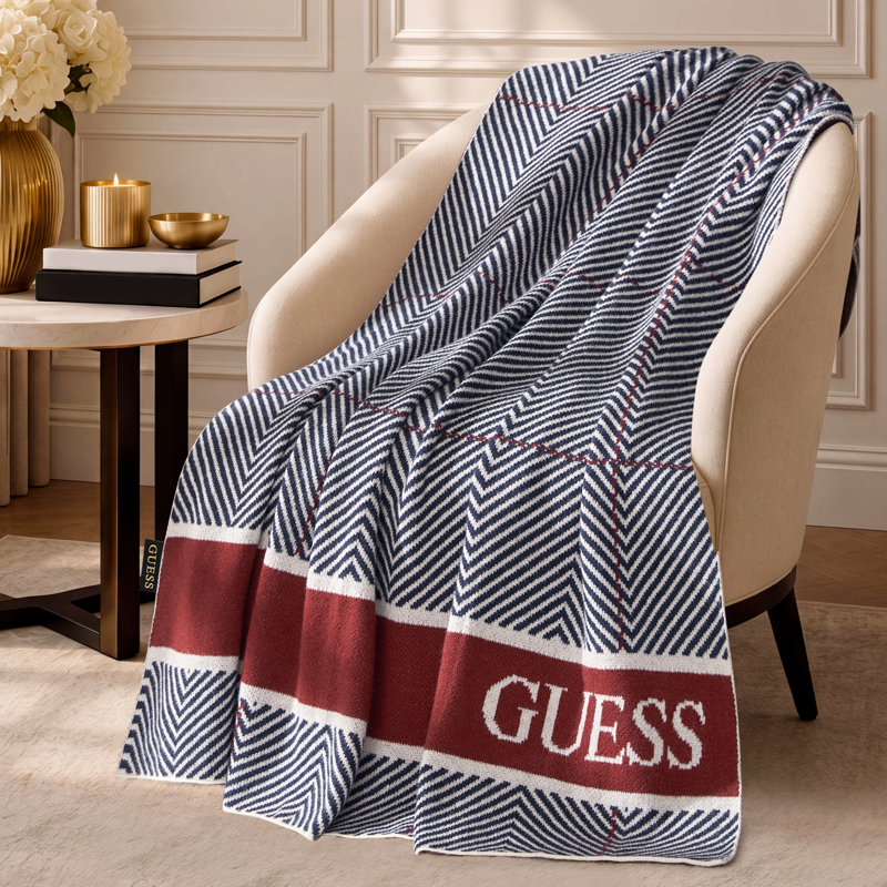 Plaid Guess en maille jacquard, Logo écharpe London - bleu marine