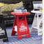 Table d'appoint ronde en métal, table de chevet mobile rouge avec étagère de rangement, table d'appoint moderne et peu encombrante pour salon, chambre, balcon et petit appartement