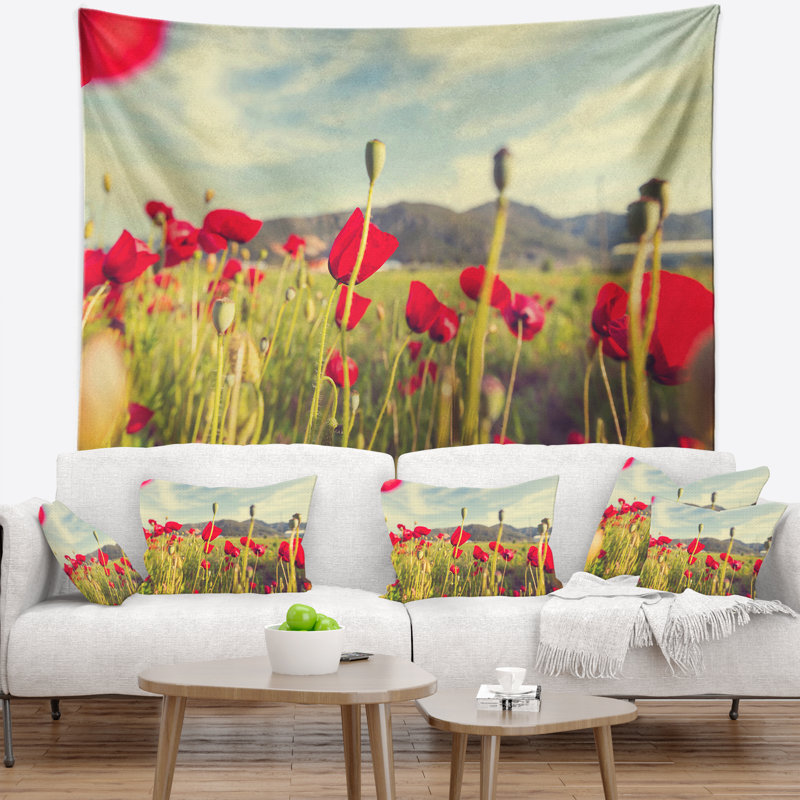 Fleurs de coquelicots sauvages dans une tapisserie, H 78 po x l 92 po