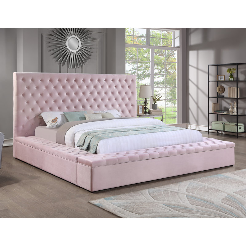 Luxurious King Velvet Tufted Upholstered Platform Bed with Storage