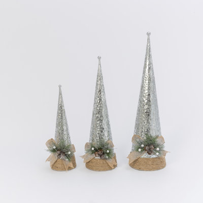 Cônes de Noël illuminés en métal avec accent de pin Lg mesure 23,75 po avec accent de pin