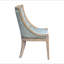 Chaise rembourrée avec garniture cloutée