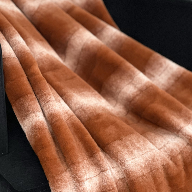 Couverture en fausse fourrure Furever, L 60 po x L 90 po, Orange / Brun
