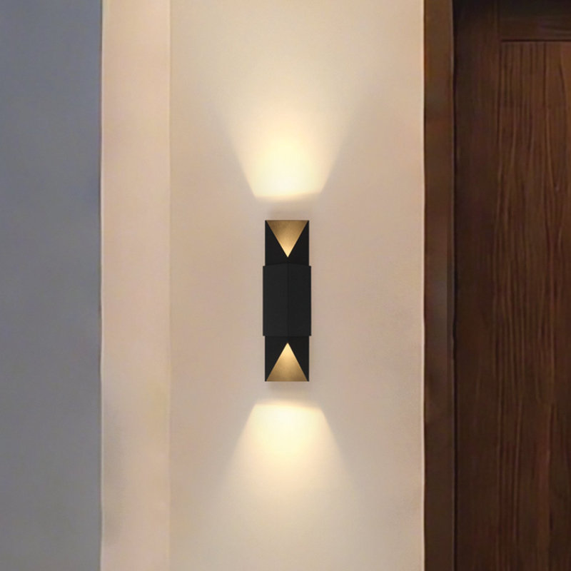 Enyeart 20-inch 2-light Matte Black and Textured Black Exterior Wall Sconce, 20" H x 6" W x 6" D