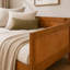 Lit de jour Arelvique en bois, format simple, avec cadre à trois côtés, canapé-lit plateforme en noyer clair, construction en pin, contreplaqué et MDF, 10 lattes de support de matelas, sommier non requis-64536731