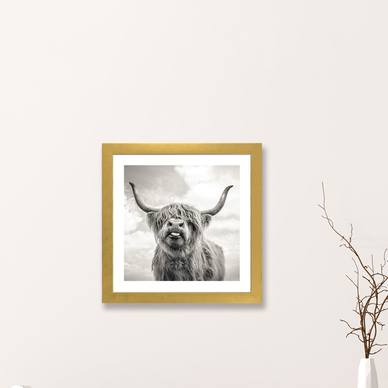 «Funny Girl» par Mark Gemmell - reproduction de photo, H 24 po x l 24 po, Papier dans un cadre photo, Doré