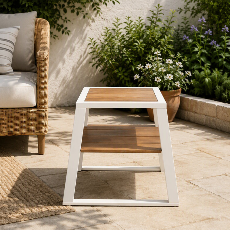 Table d'appoint d'extérieur robuste à deux niveaux en bois d'acacia avec structure en fer-blanc et tablette de rangement