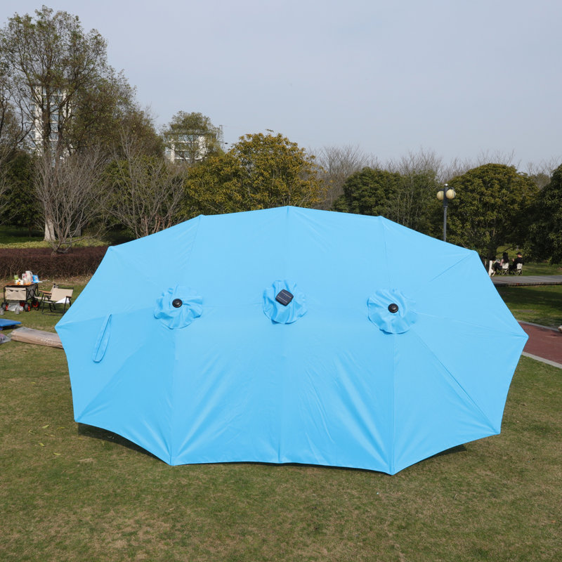 Parasol de construction avec base et construction - Cour arrière bleue