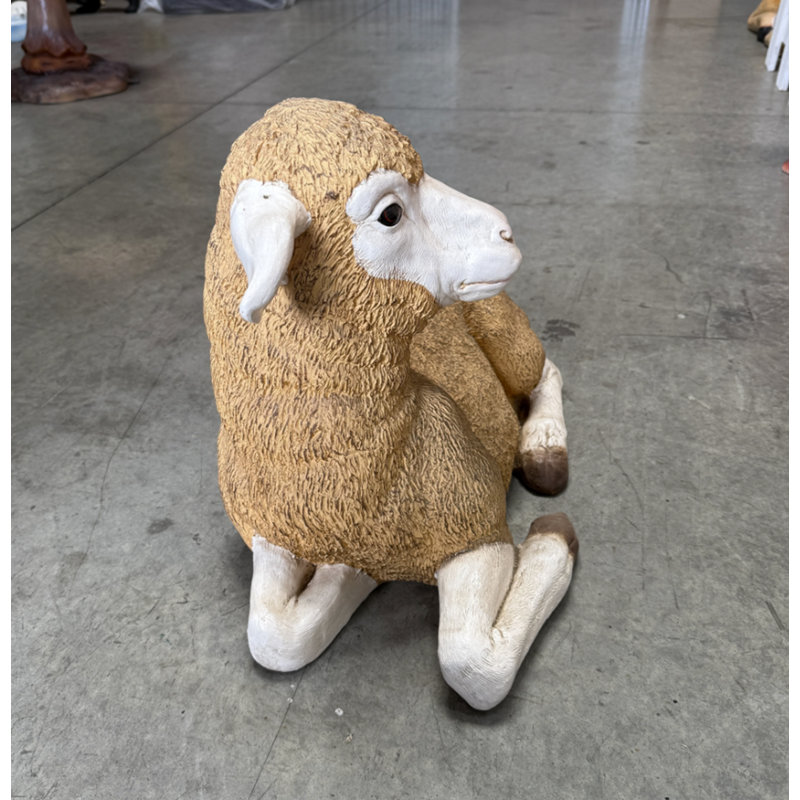 Statue de bébé agneau mérinos au repos
