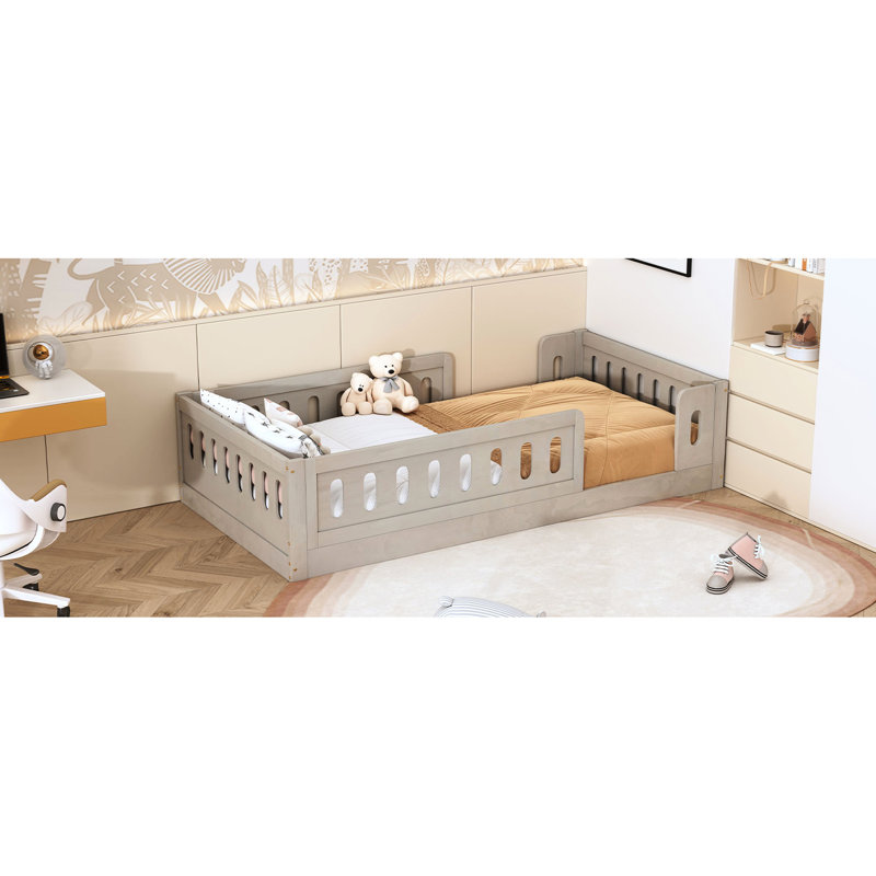 Lit plateforme simple avec garde-corps naturel - aspect bois moderne