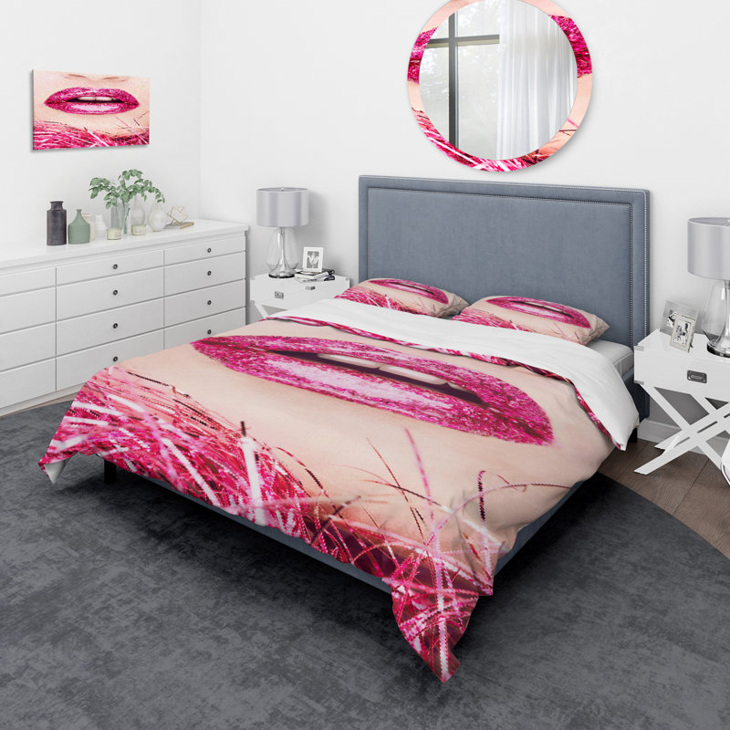 Gros plan de Golden Woman Lips II - ensemble de housse de couette moderne - microfibre de polyester