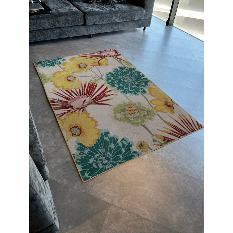 Vittorina Floral Indoor / Outdoor Rug, Rectangle 5'2" x 7'7"