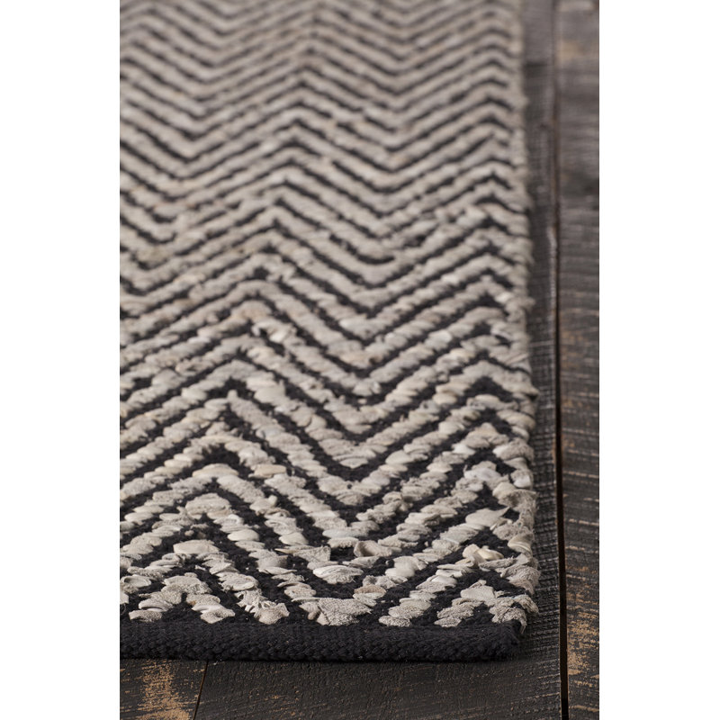 Tapis gris/noir tissé à la main Salley, 5 pi x 7 pi 6 po