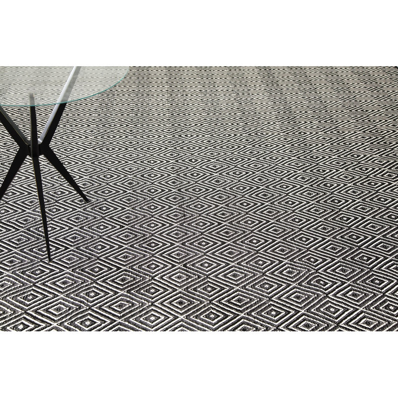 Diamond Black/Ivory Handwoven Indoor/Outdoor Rug, Runner 2'6" x 8'