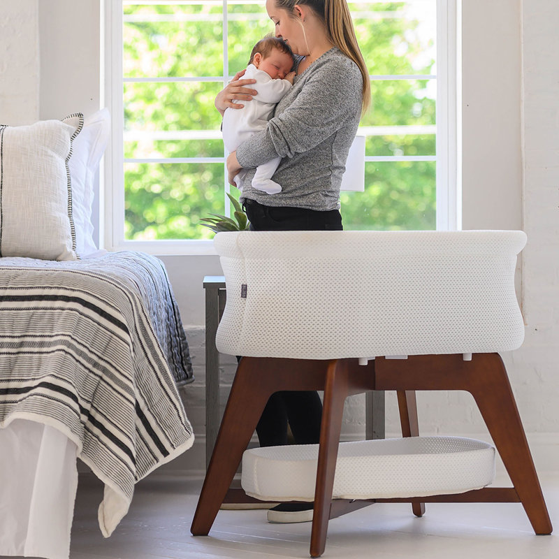 Evi Smart Bassinet, Dark Brown Wood