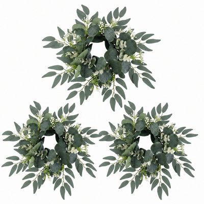 3 pièces d'anneaux de bougie d'eucalyptus artificiel vert avec couronnes et mini armoires de cuisine d'été avec centre de table et fleurs blanches