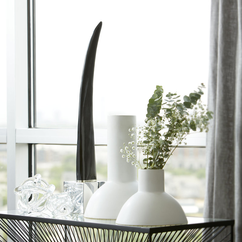 Vase de table en céramique blanc purezza, H 12,5 po x l 9,75 po x P 9,75 po