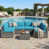 Structure grise / coussin bleu clair