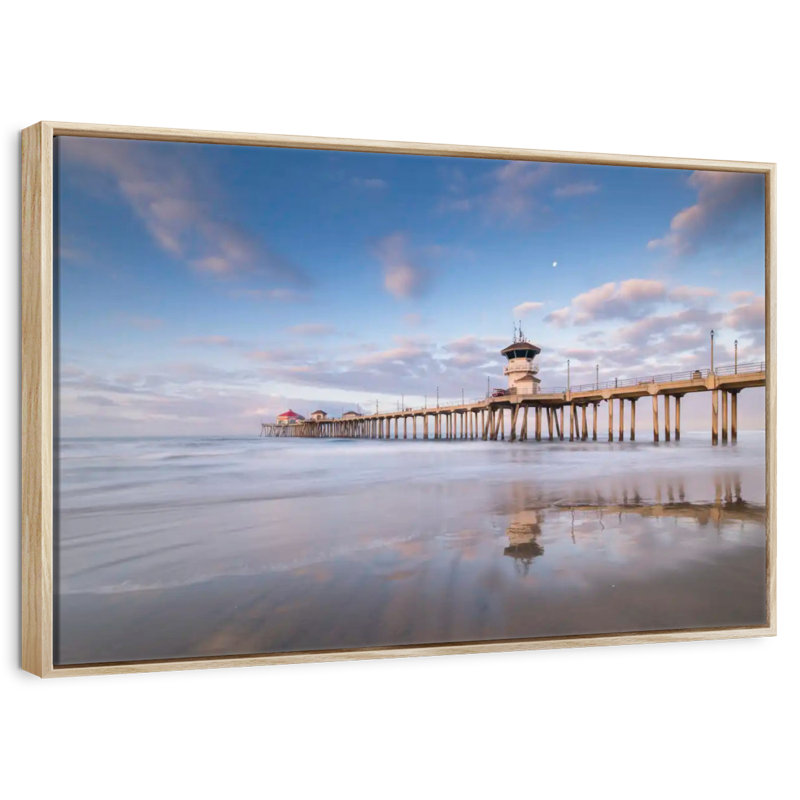 Coastal Huntington Pier, Cadre flottant en bois naturel, 43 po x 29 po