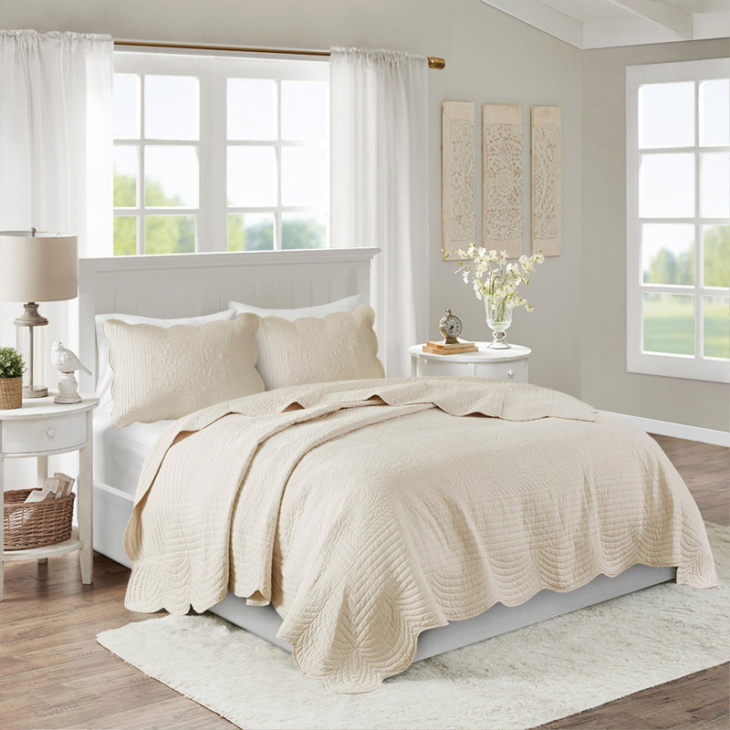 3 Piece Reversible Scalloped Edge Quilt Set Cream Full, Full XL Quilt + 2 Pillowcases, Cream