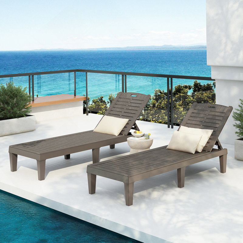 Ensemble de 2 chaises longues d'extérieur en résine avec dossier réglable (ensemble de 2) pour terrasse, bord de piscine ou plage, brun clair, 2 pièces