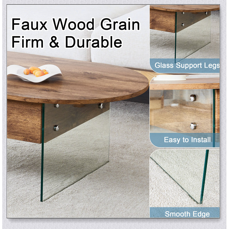Table basse avec tiroirs doubles. La surface de la planche est un autocollant en panneau de fibres à densité moyenne