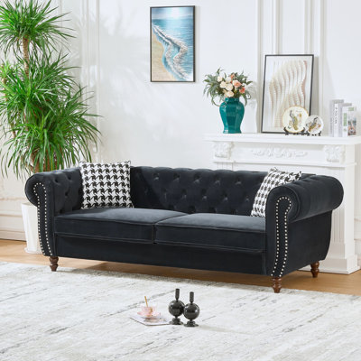 Velours noir de 87 po avec accoudoirs roulés et garniture cloutée, 3 places pour l'espace de vie principal, canapé moderne Mid-Century, structure en bois massif, coussin en mousse à haute densité, tête de clou rembourrée d'une capacité de 450 lb