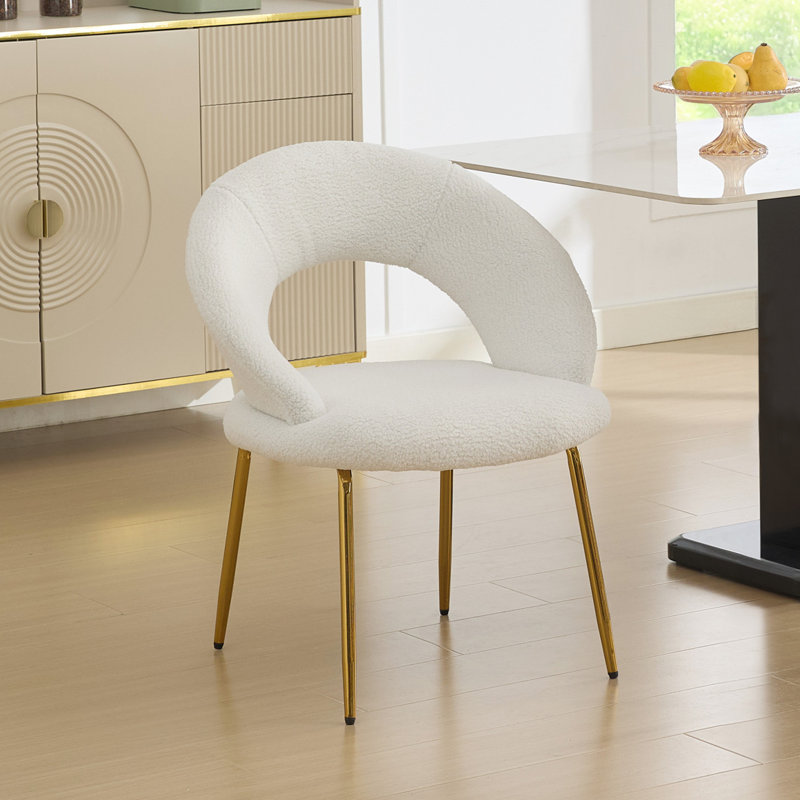 061-Ensemble de 1 chaises de salle à manger en tissu Teddy avec dossier incurvé et pieds en métal doré pour la cuisine ou la salle à manger, blanc