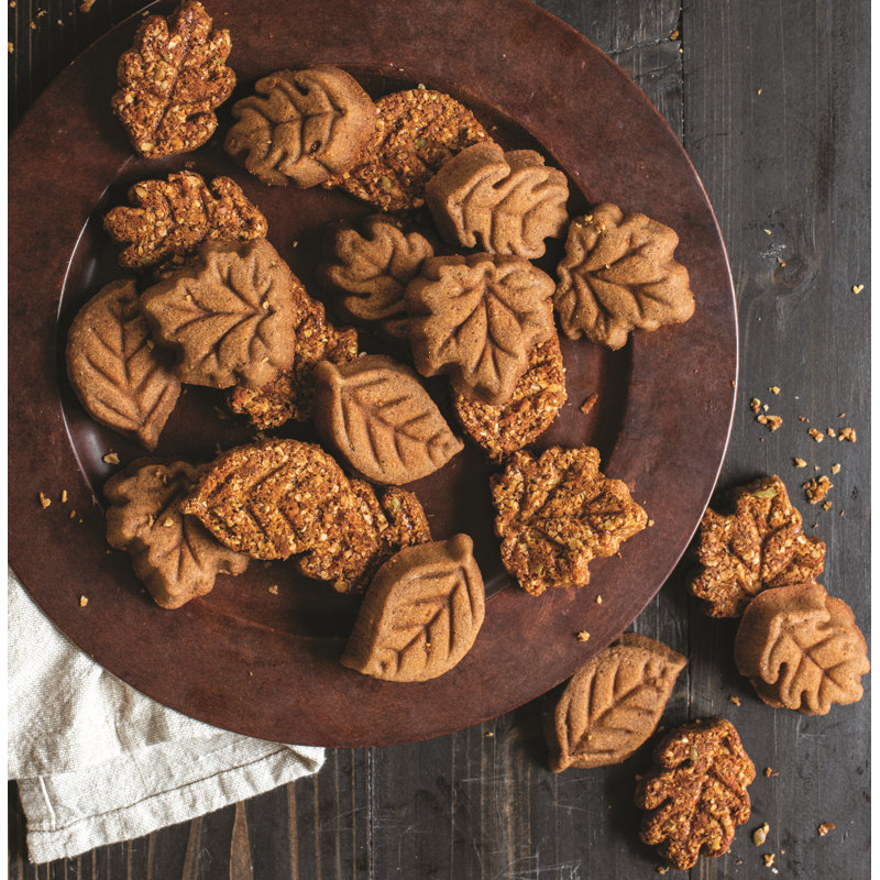 Nordic Ware Non-Stick Novelty Leaf-Lettes Cakelet Pan