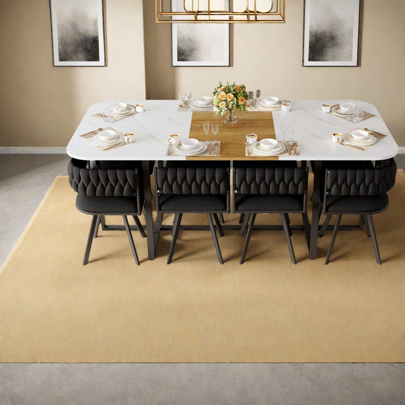 Ensemble de table de salle à manger contemporain avec chaises en velours noir, élégance en bois et en marbre