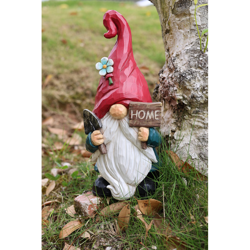 Statue de jardinier gnome de taille moyenne tenant une pancarte maison