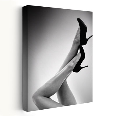 Fashion Red 3 - Photographie figurative fantaisie, chaussures d'art