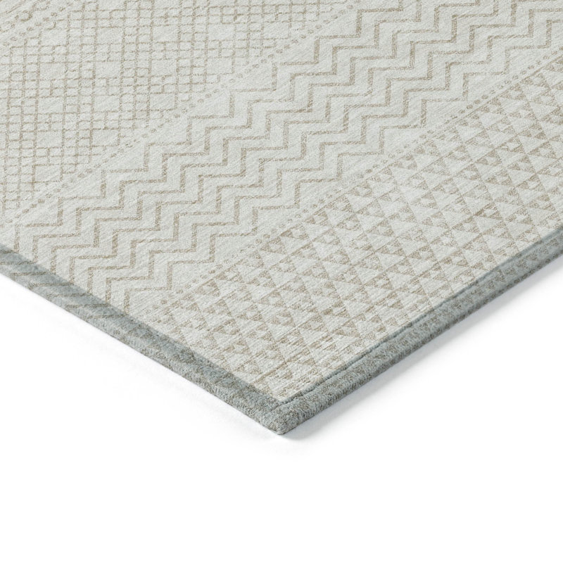 Tapis intérieur lavable à chevrons ivoire et beige 5 pi x 8 pi
