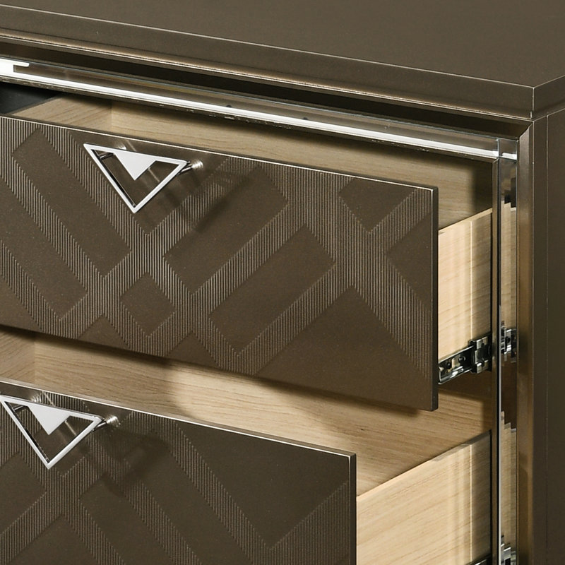 Table de chevet champagne foncé avec garniture attrayante