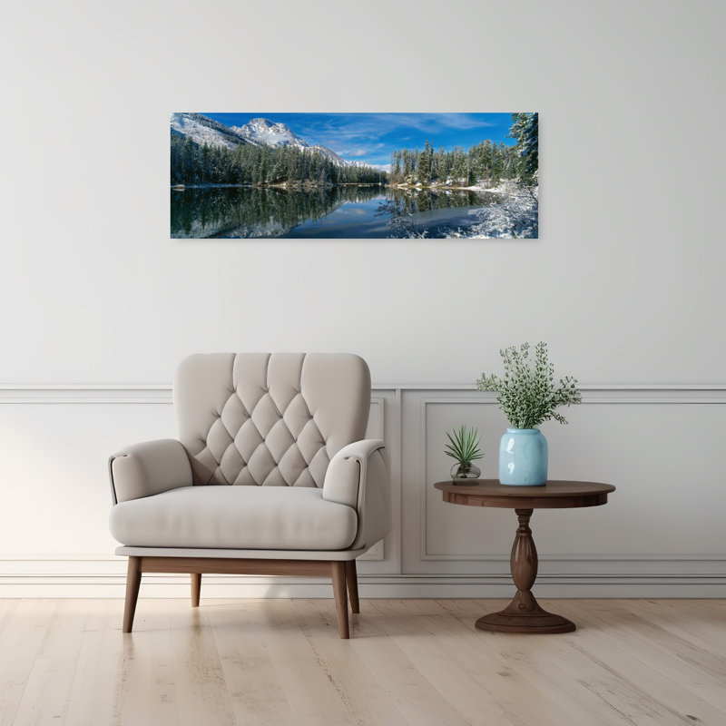 Reflet des arbres dans un lac, parc national de Yellowstone, Wyoming, États-Unis, H 12 po x l 36 po