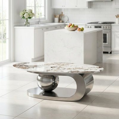 Table basse contemporaine contemporaine avec base en acier inoxydable et plateau en faux marbre