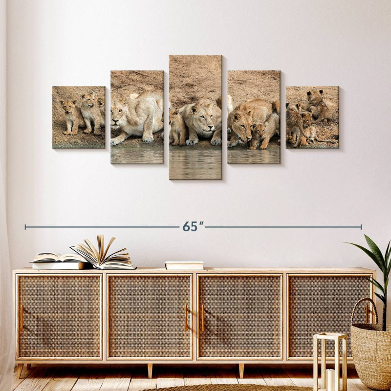 Lions assoiffés, H 24 po x l 55 po