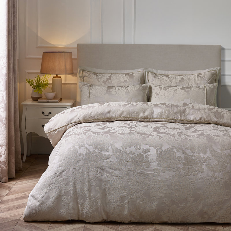 Opulent Jacquard Duvet Cover Set, Double Bedspread + 2 Standard Pillowcases