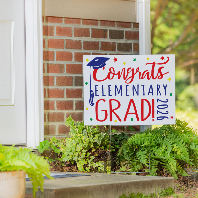 «Congrats Elementary Grad!» Enseigne de jardin Coroplast, 24 po x 18 po
