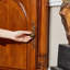 Armoire de coin en bois de cerisier