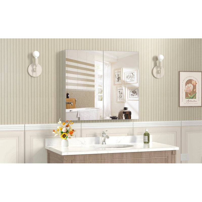 Pharmacie 32 po x 28 po avec miroir pour salle de bain
