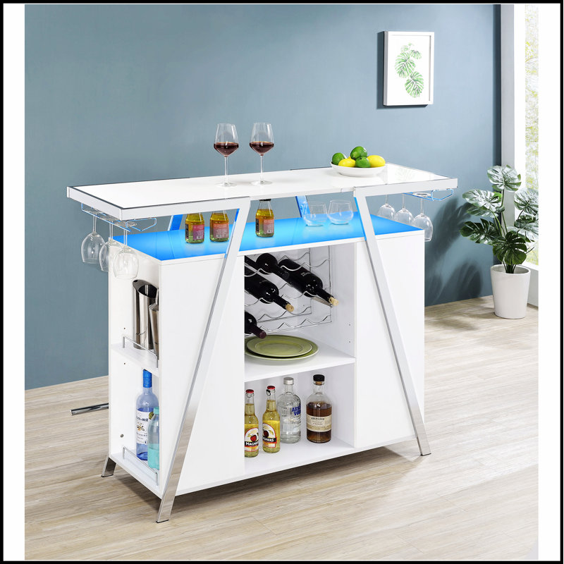 Armoire à vin Katia ultrabrillante avec éclairage DEL et beaucoup de rangement, parfaite pour les maisons modernes et les réceptions.