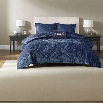 Luxurious Velvet Bedding Set, Hypoallergenic Polyester Comforter For Modern Home