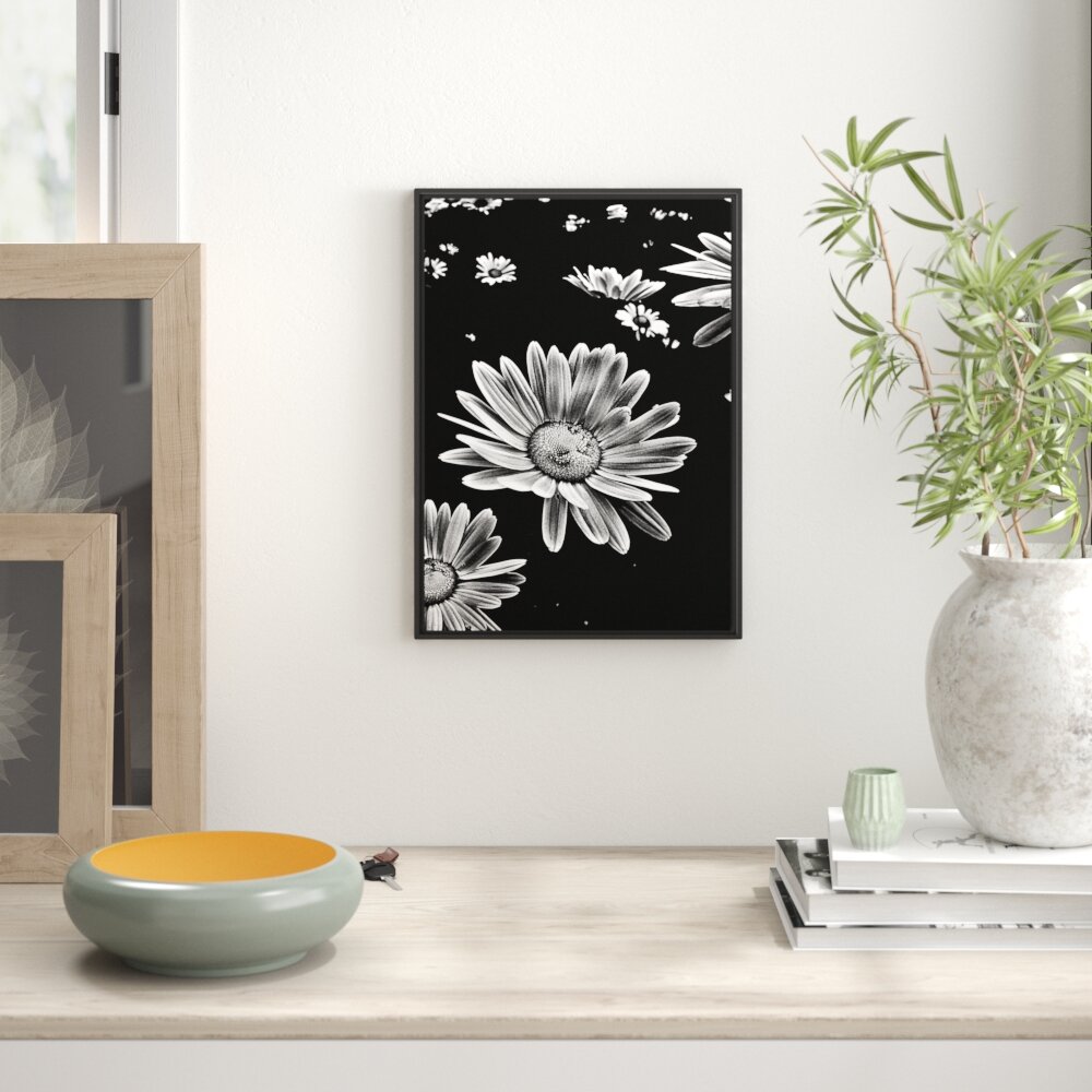 Gerahmtes Wandbild Dark Margeriten Blüten