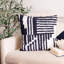 Housse de coussin décoratif en coton à rayures géométriques 22 po-94488731-116573415
