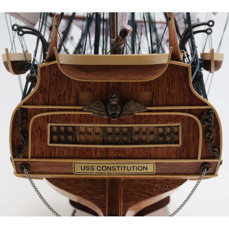 USS Constitution avec vitrine de plancher