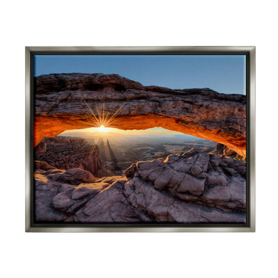 «Millwood Pines Desert Mesa Arch Landscape», art mural sur toile flottante par Lena Owens