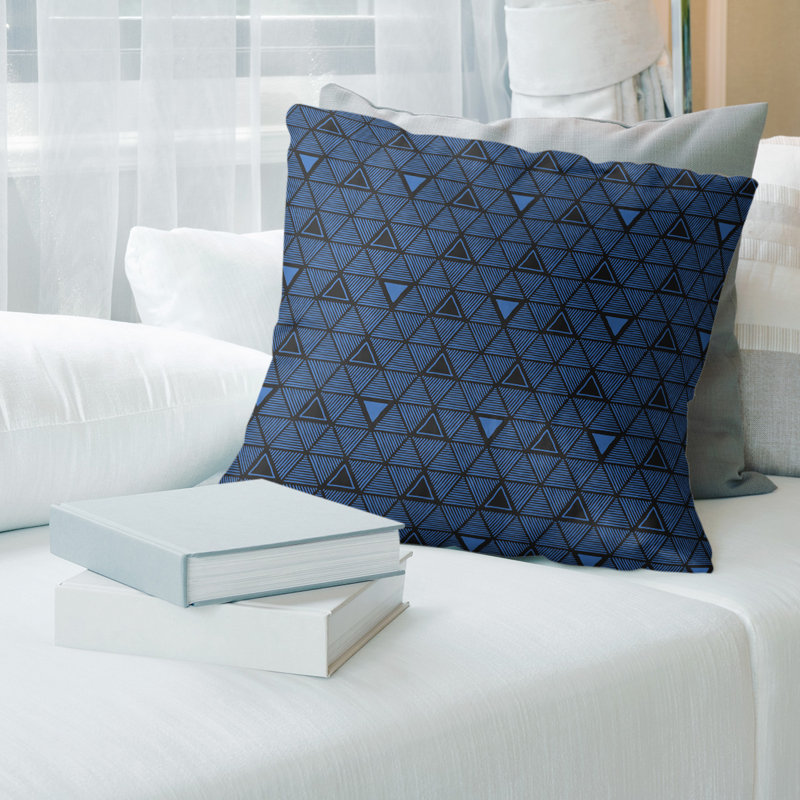 Coussin décoratif triangles dessinés à la main classiques, H 18 po x l 18 po, Duvet synthétique, Bleu
