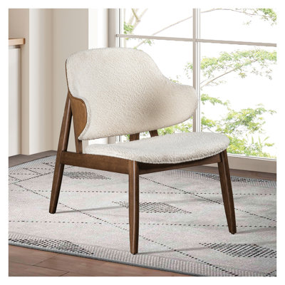 Fauteuil d'appoint à oreilles de style moderne du milieu du siècle, recouvert de tissu bouclé beige et finition noyer